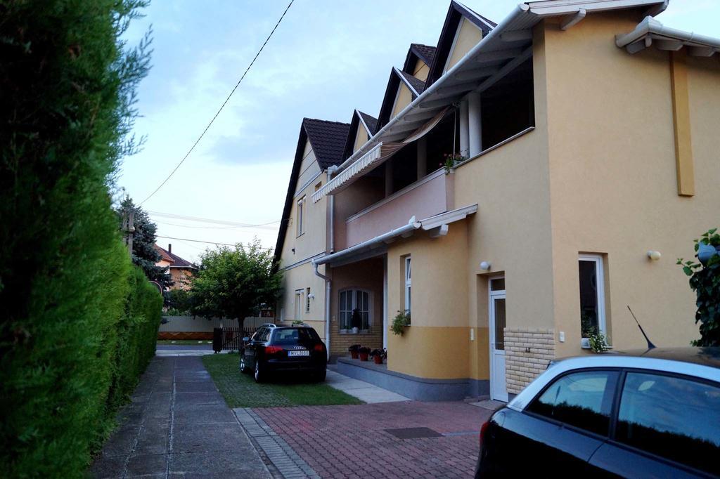 Ferienwohnung Panzio Status Hajdúszoboszló Exterior foto